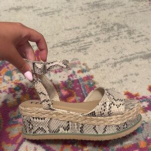 RETRO Cream and Black Platform Sandals with Geometric Pattern
